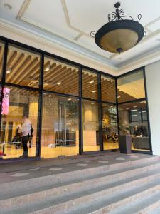 Stylish 1BR with balcony inside BGC at Uptown Parksuites - 20d