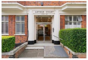 2 Bedroom Apartment Queensway