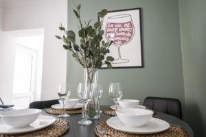 Modern 2-Bed Apartment with Garden – Pontcanna