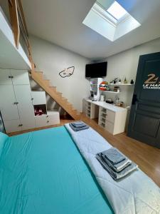Chambre chez lhabitant avec piscine 400m Circuit 24h Le Mans