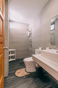 Modern Family House - 4 Bedrooms and 2 living rooms - fully furnished - 5 mins from Old Town with Art Gallery - Coffee Shop - and Creative Workshop - DEJA Home