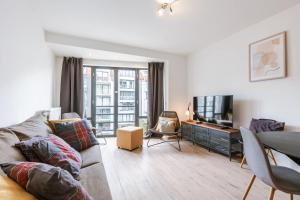 Huswell - Bright & Stylish Apartment with Balcony