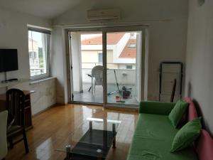 Dotty Apartments with Pool