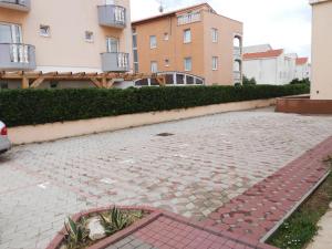 Dotty Apartments with Pool