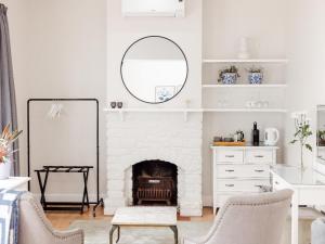 Whispering Oaks Guest House