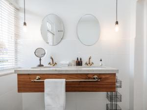 Whispering Oaks Guest House