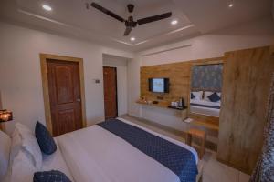 Clarks Collection Somnath