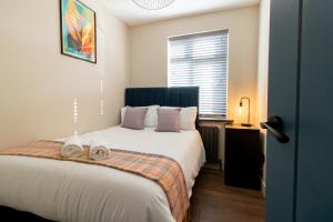 Spacious 3 Bed House for Groups 2 Baths 6 Guests