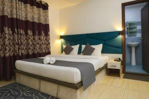 Hotel Elegance, Katra