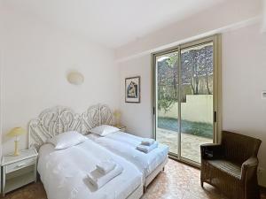 3-bedroom apartment on La Croisette with garden