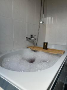 Bergpanorama, 20min Interlaken, Whirlpoolbadewanne