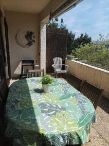Appartements BELLE VUE tres pres de CASSIS et de la mer : photos des chambres