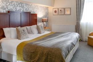 One-Bedroom Suite room in Sprowston Manor Hotel Golf & Country Club