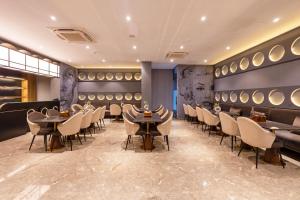 Saltstayz Autograph - Advant & Sector 144