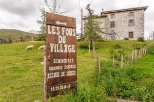 Les Fous du Village