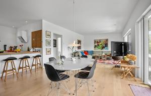 Beautiful Home In Fårevejle With Wifi