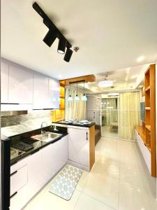 HomeSuiteHome, Shore 3 Residences Moa Complex, Pasay City