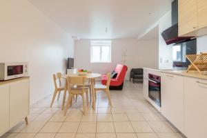 Appartements Au pied du chateau - Proche gare Luneville : photos des chambres