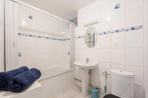 Appartements Au pied du chateau - Proche gare Luneville : photos des chambres