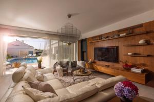 Villa Amorosa, Luxury Villa with Large heated Pool & Sea View, Lošinj Island