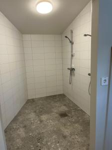 Nybyggd lgh 100m till stranden, 150m till golfbana ,samt gemensam pool och spa