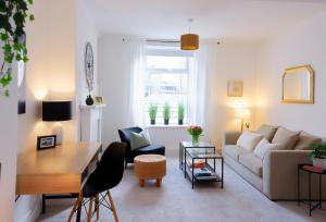 3 Bed Modern Cottage near Hiking Trails & Parks