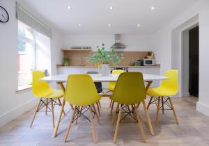 Rhondda Retreat 3-Bedroom House