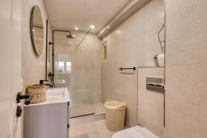 Stylish stay, close to the beach