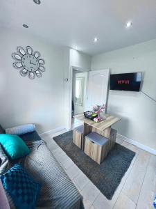 Cosy private flat in London, Contractors Free Parking on premise