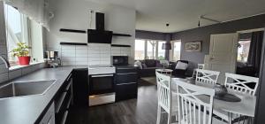 Apartment in Höviksnäs, 300 m from the sea with a view of the Tjörn Bridge SE09112