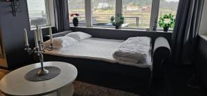 Apartment in Hoviksnas, 300 m from the sea with a view of the Tjorn Bridge