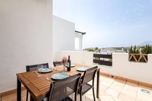 Beautiful 1 bed duplex penthouse with views RDR327