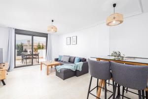 Beautiful 1 bed duplex penthouse with views RDR327