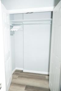 Emerald2 Room at Brighton Beach 2Min Walk to Ocean & Subway Chic Stay