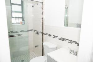 Emerald2 Room at Brighton Beach 2Min Walk to Ocean & Subway Chic Stay