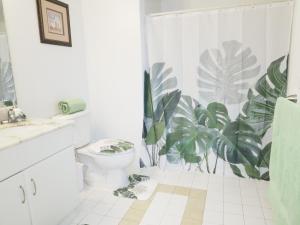 Emerald2 Room at Brighton Beach 2Min Walk to Ocean & Subway Chic Stay