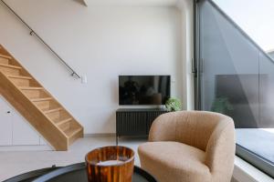 Huswell x Bel Air - Modern City Apartment with Terrace & Designer Touches