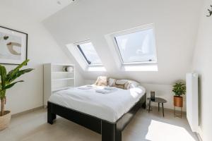 Huswell x Bel Air - Modern City Apartment with Terrace & Designer Touches