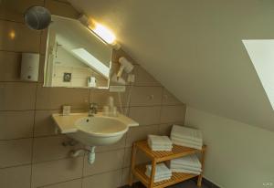 Hotels Hotel La Porte Saint Pierre-Logis Hotel Intra Muros : photos des chambres