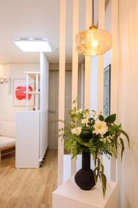 Shindang Cozy Stay, 5min Walk to Sangwangsimni Station, Fully Equipped 2-Room, Near Sindang & Dongdaemun