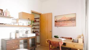 KitchenStay with Big Windows & River View
