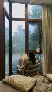 KitchenStay with Big Windows & River View