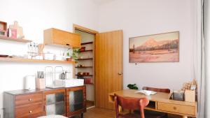 KitchenStay with Big Windows & River View
