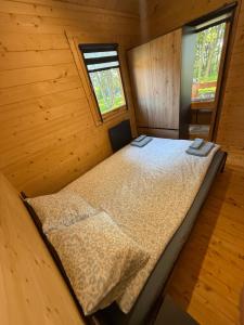 Domki nad jeziorem Lubie