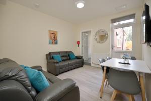 Hastings Manor - Free Netflix, Parking, WiFi & Private Garden