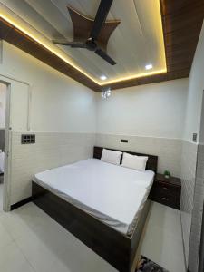 light Inn pg home stay