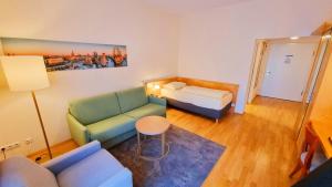 Large Single Room room in NewLivingHome Residenzhotel Hamburg