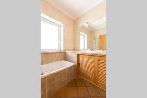 T2 piscina e vista mar Praia del Rey Óbidos A6