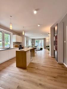 Nowoczesny Dom z Ogrodem w Warszawie NOWY OBIEKT