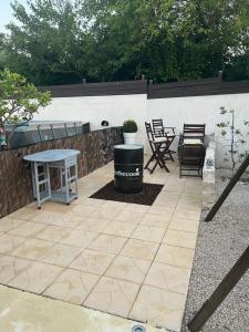 Maisons de vacances Villa jardin piscine jacuzzi : photos des chambres